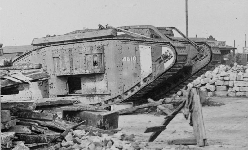 Мчались танки, ветер поднимая () Мчались танки, ветер поднимая