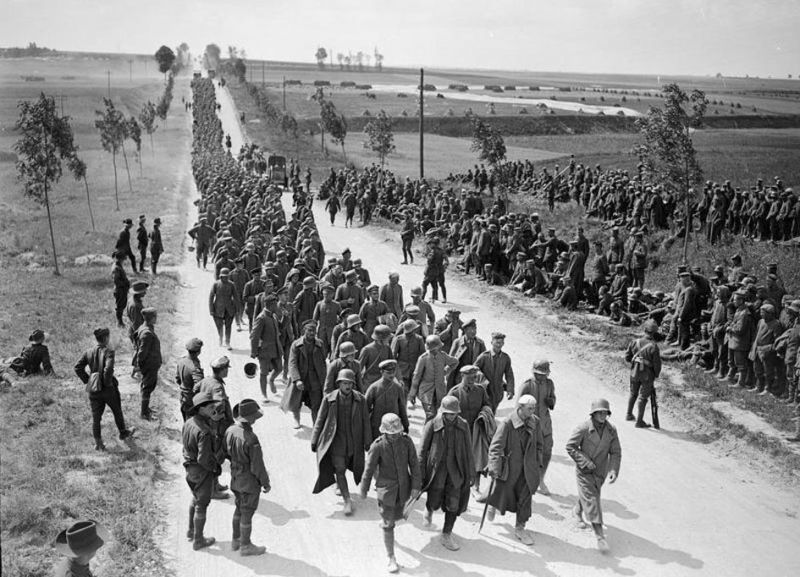 Мчались танки, ветер поднимая () Мчались танки, ветер поднимая