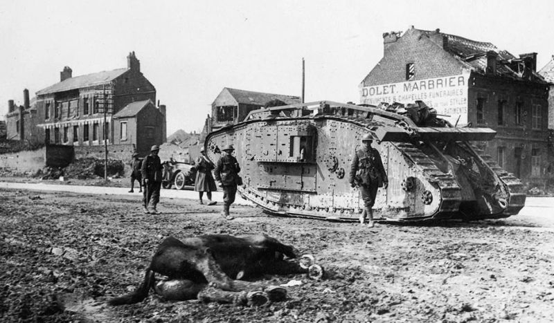 Мчались танки, ветер поднимая () Мчались танки, ветер поднимая