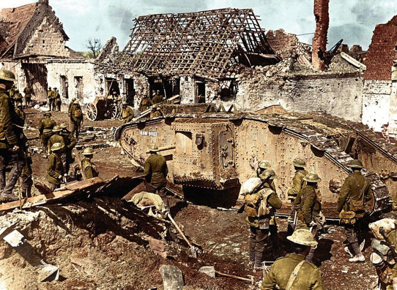 Мчались танки, ветер поднимая () Мчались танки, ветер поднимая