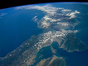 СОПРОТИВЛЕНИЕ БЫЛО БЫ БЕСПОЛЕЗНЫМ КРОВОПРОЛИТИЕМ