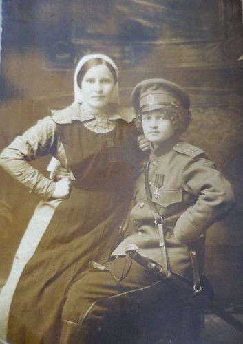 Тайна девушки с крестом () Тайна девушки с крестом