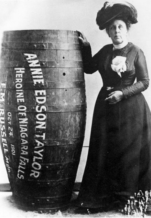 Анни Эдсон Тейлор. Анни Эдсон Тейлор.