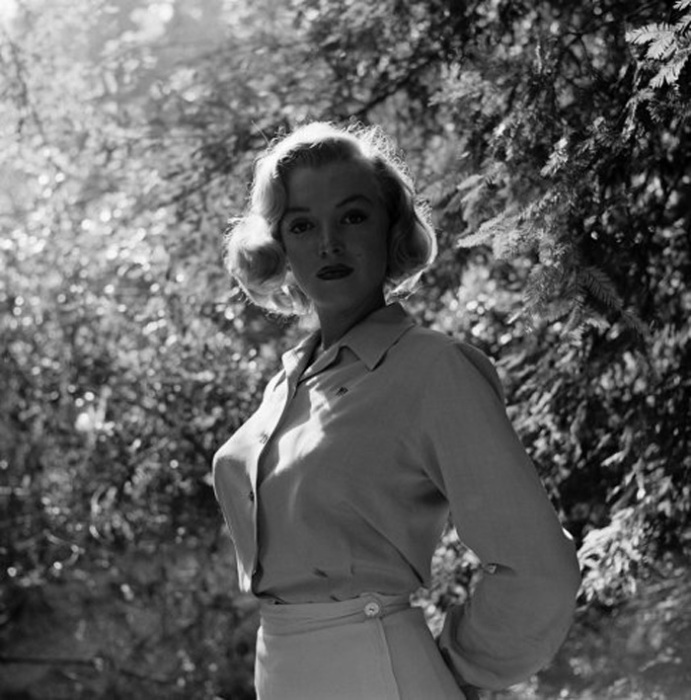 Неизвестная Мэрилин Монро: шикарные снимки скандальной знаменитости () Неизвестная Мэрилин Монро: шикарные снимки скандальной знаменитости