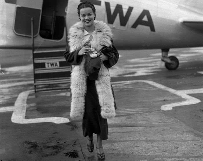 Рита Рио - любовница гангстера Луиса Амберга, который тоже плохо кончил. МАфиози был найден сожженным заживо в своей машине Рита Рио - любовница гангстера Луиса Амберга, который тоже плохо кончил. МАфиози был найден сожженным заживо в своей машине