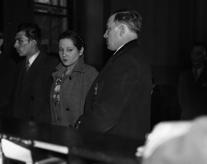 Джеан Хантовер, любовница Джона Зеллера, арестована после очередного бруклинского ограбления, 1935 год Джеан Хантовер, любовница Джона Зеллера, арестована после очередного бруклинского ограбления, 1935 год