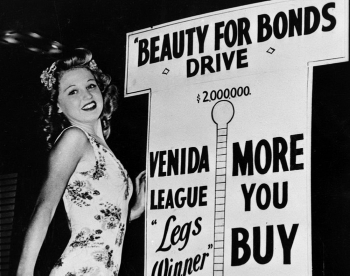 Дженис Дрейк завоевала в юности титул Мисс Нью-Джерси, а после провела несчетное количество ночей в барах и клубах с самыми известными гангстерами Дженис Дрейк завоевала в юности титул Мисс Нью-Джерси, а после провела несчетное количество ночей в барах и клубах с самыми известными гангстерами