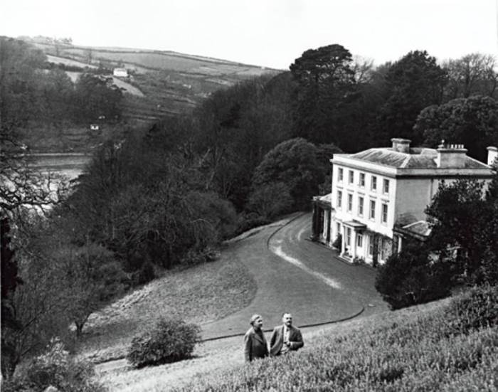 Агата Кристи с мужем в поместье Гринвей Агата Кристи с мужем в поместье Гринвей