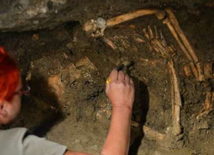 Сенсационное заявление итальянских ученых: найдены останки моны лизы () Сенсационное заявление итальянских ученых: найдены останки моны лизы