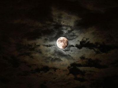 Как загадочная Луна влияет на Землю? () Как загадочная Луна влияет на Землю?