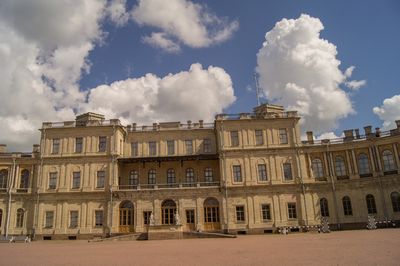 Кто тревожит Большой Гатчинский дворец? () Кто тревожит Большой Гатчинский дворец?