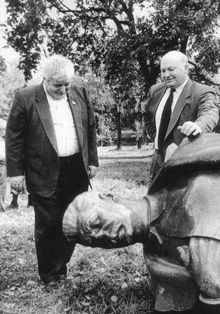 «Новый дивный мир» Гавриила Попова () «Новый дивный мир» Гавриила Попова