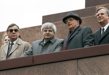 «Новый дивный мир» Гавриила Попова () «Новый дивный мир» Гавриила Попова