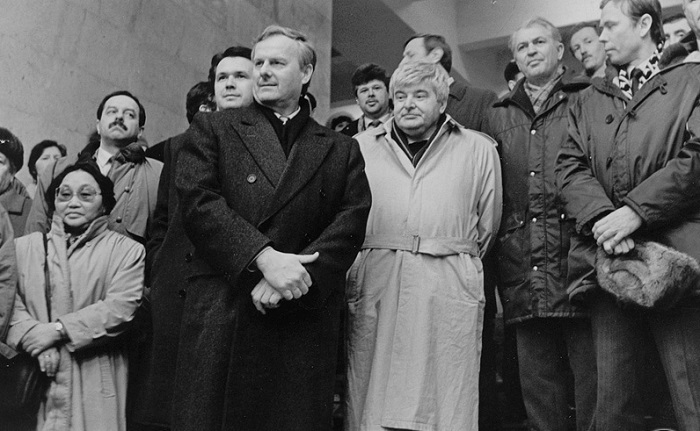 «Новый дивный мир» Гавриила Попова () «Новый дивный мир» Гавриила Попова