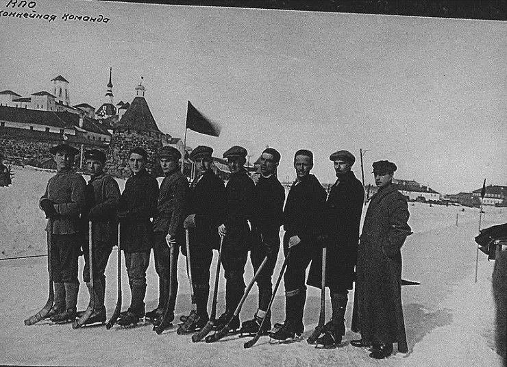 Новый год русских фашистов в СЛОНе () Новый год русских фашистов в СЛОНе