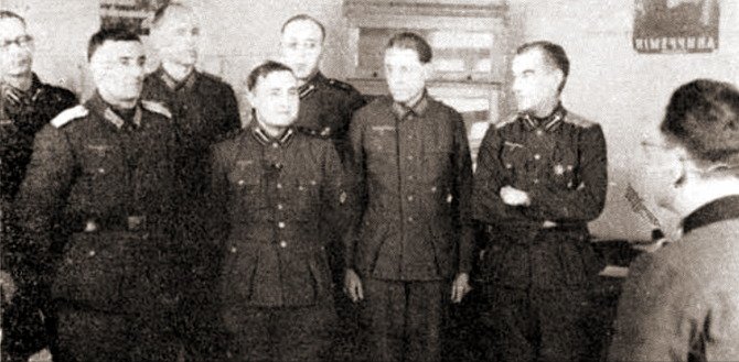 Новый год русских фашистов в СЛОНе () Новый год русских фашистов в СЛОНе