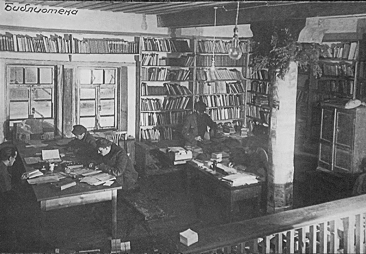 Новый год русских фашистов в СЛОНе () Новый год русских фашистов в СЛОНе