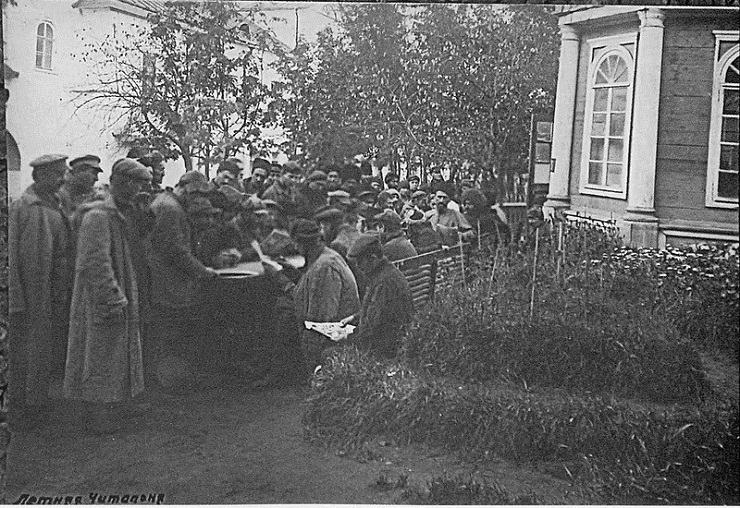 Новый год русских фашистов в СЛОНе () Новый год русских фашистов в СЛОНе