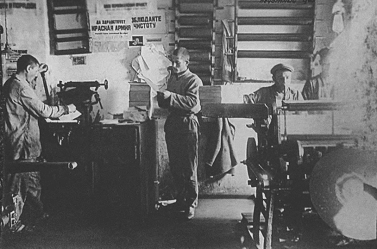 Новый год русских фашистов в СЛОНе () Новый год русских фашистов в СЛОНе