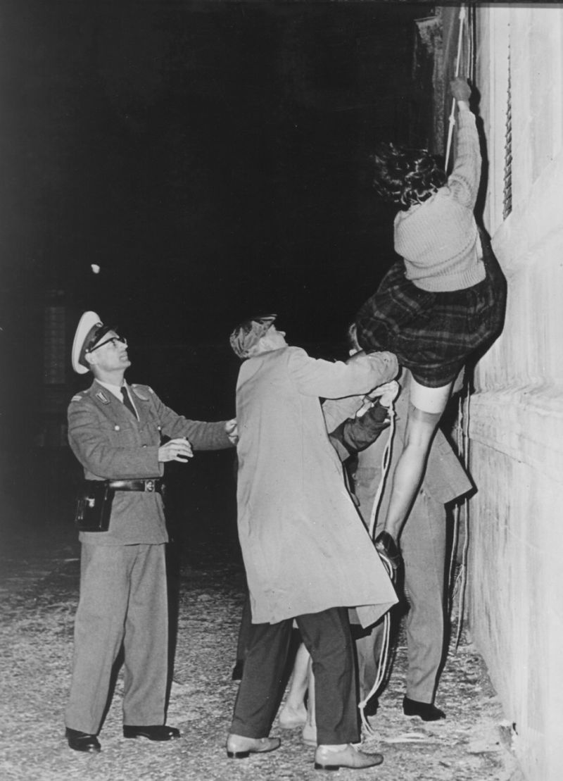 «Прежде, чем объединяться, надо решительно размежеваться». Из истории Берлинской стены