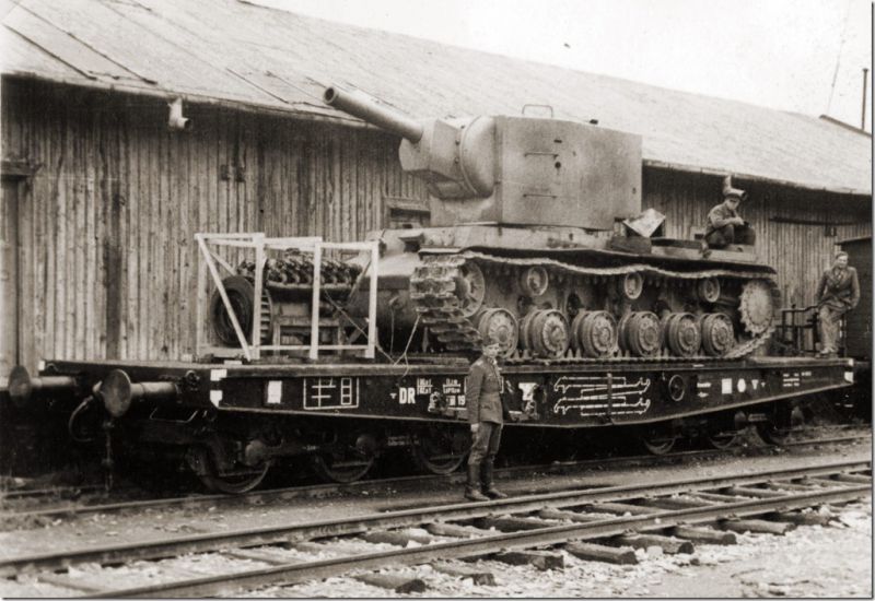 Стоит над горою Алёша?.. () Стоит над горою Алёша?..