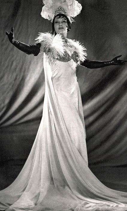 Кутюрье из россии, которая шила наряды и крестьянкам, и императрицам () Кутюрье из россии, которая шила наряды и крестьянкам, и императрицам