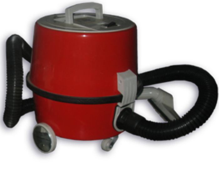 Невероятно мощный пылесос, если в квартире включался такой аппарат, то экран телевизора покрывался помехами, а радио начинало заикаться. Невероятно мощный пылесос, если в квартире включался такой аппарат, то экран телевизора покрывался помехами, а радио начинало заикаться.