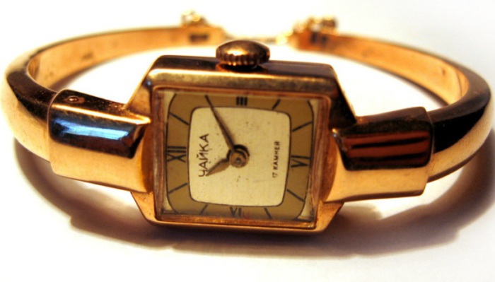 Изящные женские часы «Чайка» выпускали сравнительно небольшим тиражом, достать такие было удачей. Изящные женские часы «Чайка» выпускали сравнительно небольшим тиражом, достать такие было удачей.