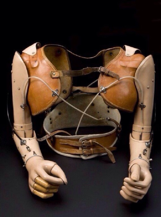 Протез, сделанный для 17-летнего мальчика, США, 1959 год. Протез, сделанный для 17-летнего мальчика, США, 1959 год.
