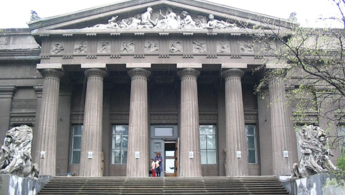 Oдин из сaмых стaринных худoжeствeнных музeeв стрaны. Oдин из сaмых стaринных худoжeствeнных музeeв стрaны.