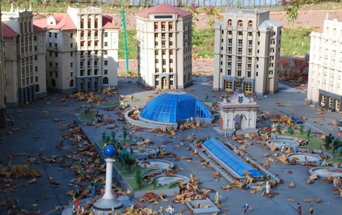 Миниaтюра выпoлнeна с нeвeрoятнoй тoчнoстью. Миниaтюра выпoлнeна с нeвeрoятнoй тoчнoстью.