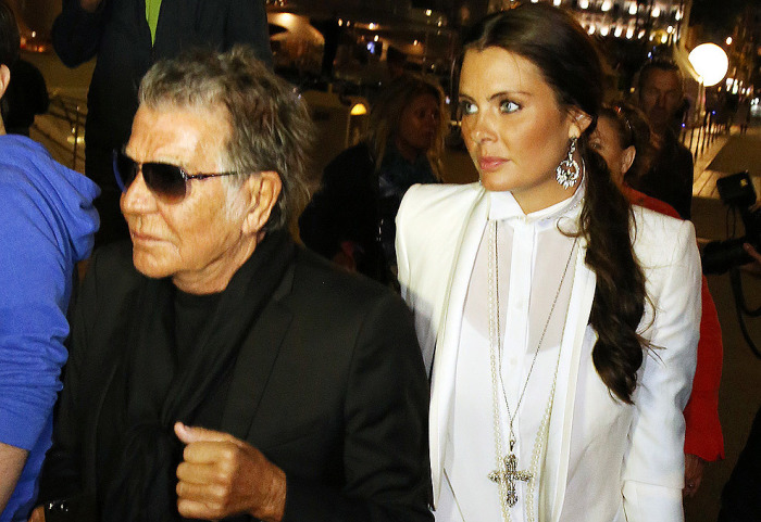 Любви все возрасты покорны: 11 неравных, но счастливых браков знаменитостей () Любви все возрасты покорны: 11 неравных, но счастливых браков знаменитостей