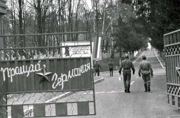 Четверть века назад Западная Германия поглотила Восточную Четверть века назад Западная Германия поглотила Восточную