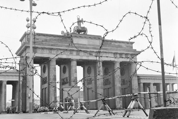 Четверть века назад Западная Германия поглотила Восточную Четверть века назад Западная Германия поглотила Восточную