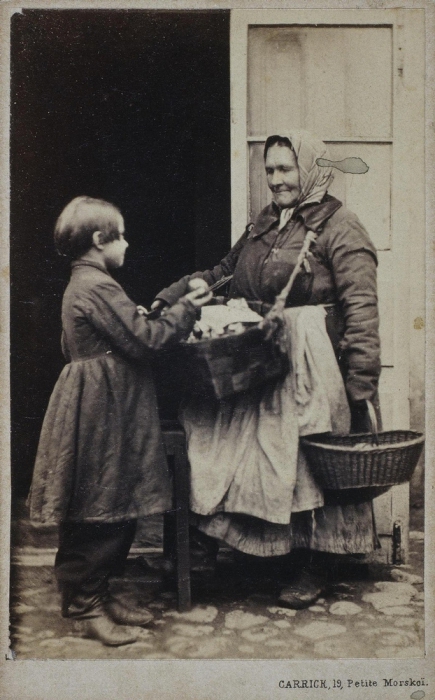 Торговка пирожками. Торговка пирожками.