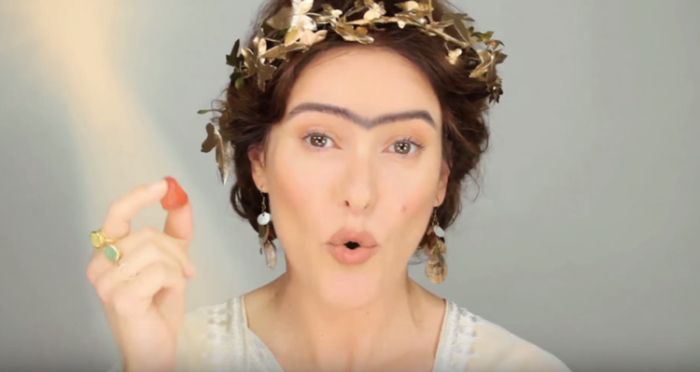 Сросшиеся брови - характерный признак красоты у гречанок в прошлом. Сросшиеся брови - характерный признак красоты у гречанок в прошлом.