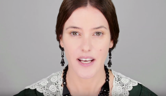 В Викторианскую эпоху ценилась скромность. В Викторианскую эпоху ценилась скромность.