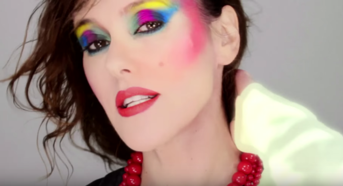 Яркие акценты в макияже во 2 половине 20 века. Яркие акценты в макияже во 2 половине 20 века.