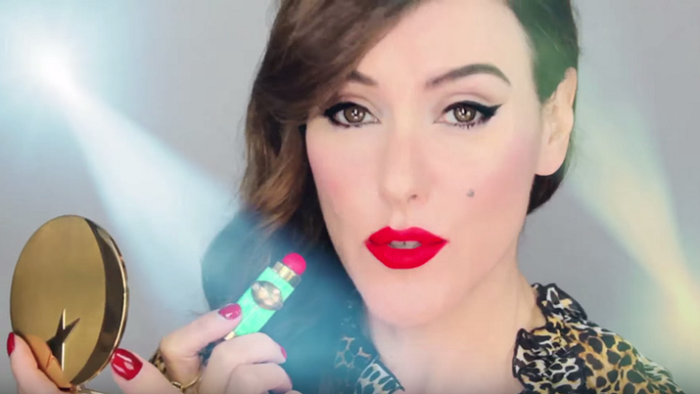 Стандартный макияж в конце 20 века. Стандартный макияж в конце 20 века.