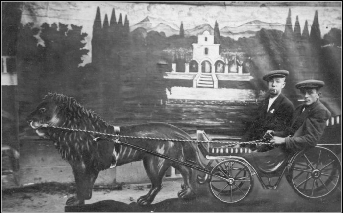 На картонной лодке - к светлому будущему? Наивные декорации старинных фотоателье () На картонной лодке - к светлому будущему? Наивные декорации старинных фотоателье