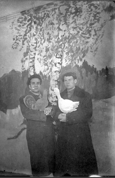 На картонной лодке - к светлому будущему? Наивные декорации старинных фотоателье () На картонной лодке - к светлому будущему? Наивные декорации старинных фотоателье