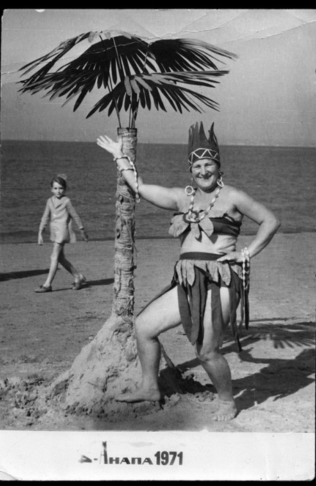 На картонной лодке - к светлому будущему? Наивные декорации старинных фотоателье () На картонной лодке - к светлому будущему? Наивные декорации старинных фотоателье