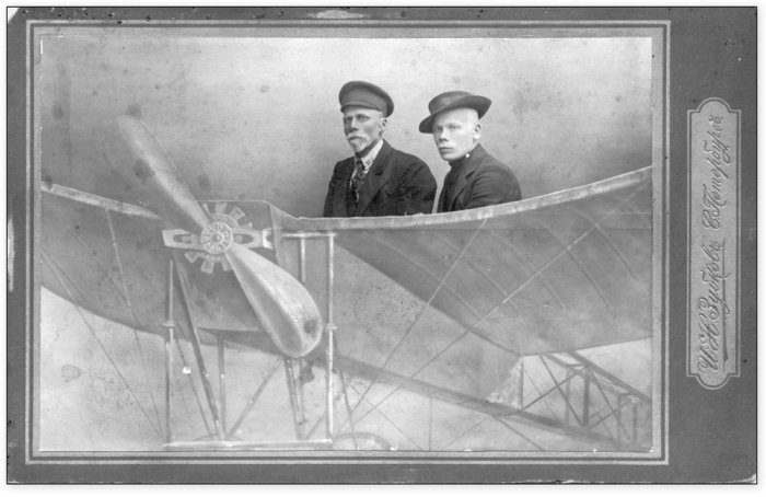 На картонной лодке - к светлому будущему? Наивные декорации старинных фотоателье () На картонной лодке - к светлому будущему? Наивные декорации старинных фотоателье