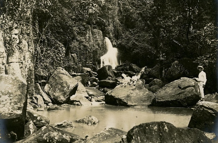 За шаг до гибели: редкие фотографии райского острова, жители которого были обречены на смерть () За шаг до гибели: редкие фотографии райского острова, жители которого были обречены на смерть