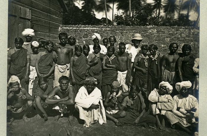 За шаг до гибели: редкие фотографии райского острова, жители которого были обречены на смерть () За шаг до гибели: редкие фотографии райского острова, жители которого были обречены на смерть