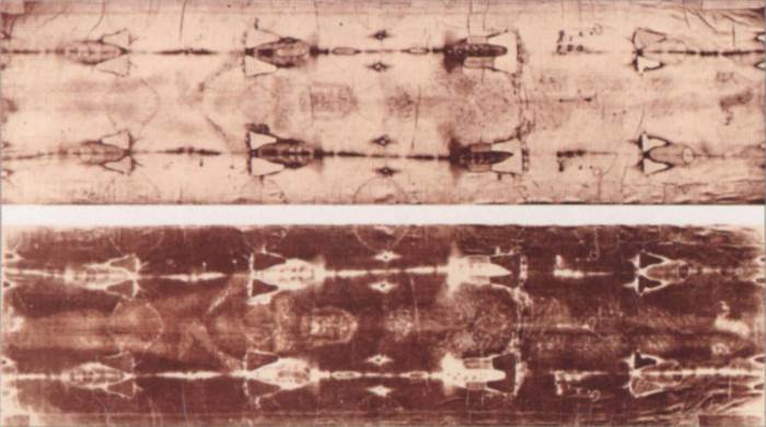 Туринская плащаница в развернутом виде Туринская плащаница в развернутом виде