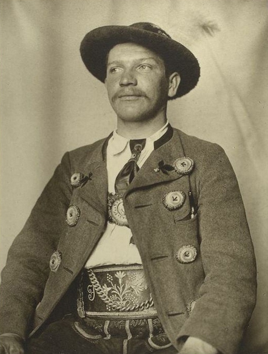 Колоритные фотографии мигрантов, пытавшихся нелегально попасть в США 100 лет назад () Колоритные фотографии мигрантов, пытавшихся нелегально попасть в США 100 лет назад