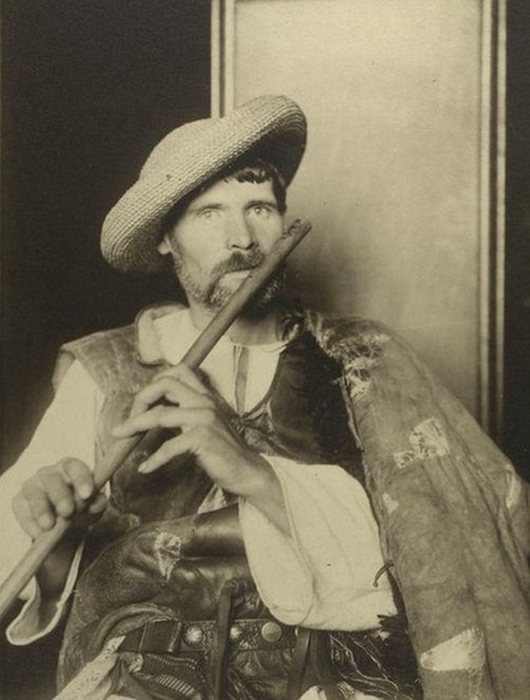 Колоритные фотографии мигрантов, пытавшихся нелегально попасть в США 100 лет назад () Колоритные фотографии мигрантов, пытавшихся нелегально попасть в США 100 лет назад