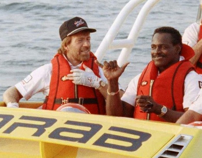 Обладатель Гран-при США по водно-моторному спорту в 1990 году. Обладатель Гран-при США по водно-моторному спорту в 1990 году.