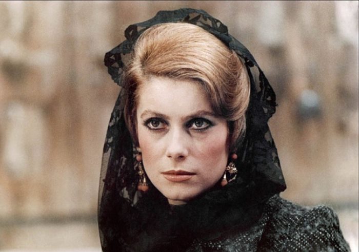 7 самых ярких кинообразов Катрин Денев () 7 самых ярких кинообразов Катрин Денев